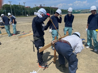 6月22日に長野工業高等学校の土木科3年生と長野建設業協会による丁張実習研修会が行われました