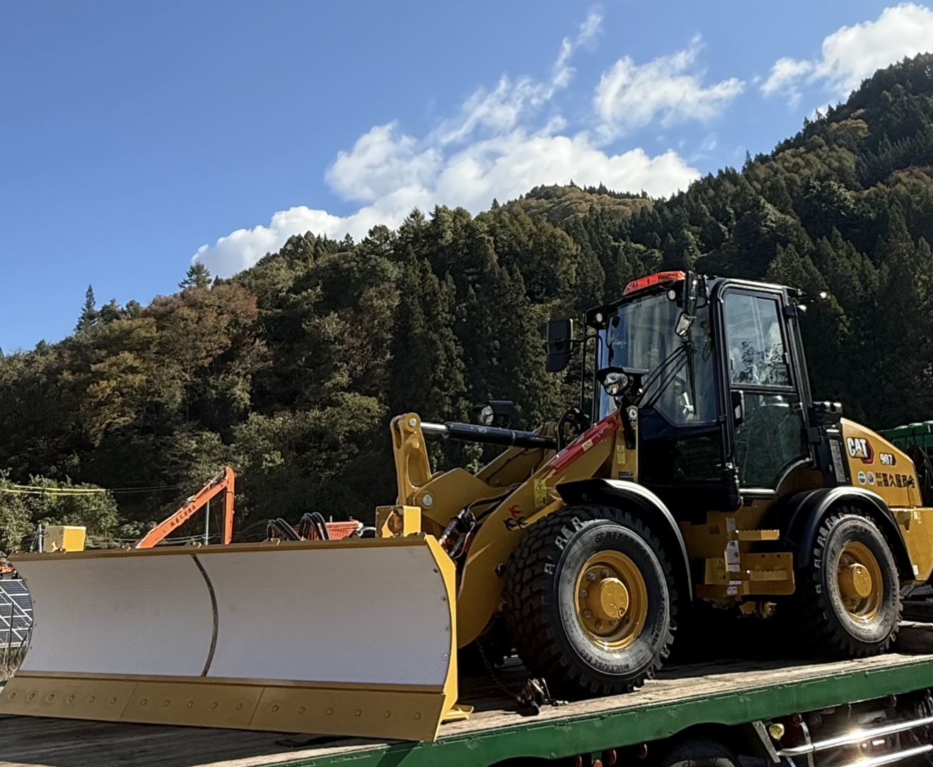 2025年10月29日(水)大安「CAT 907-14コンパクトホイールローダー」納車